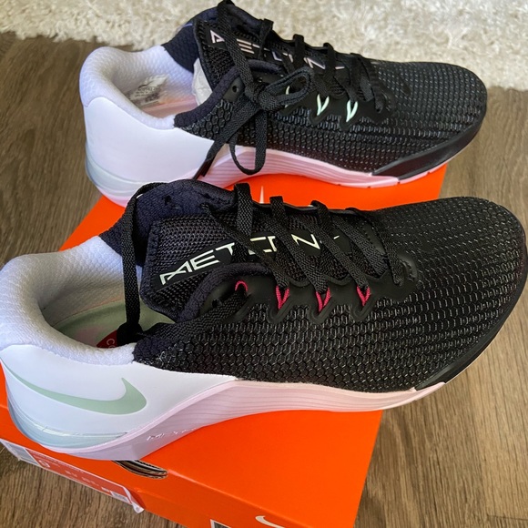 metcon 5 valentine's day